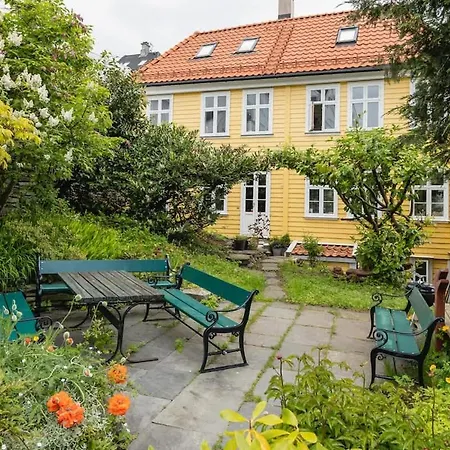Dinbnb Homes I Idyllically Located 4-bedroom Feriehus *