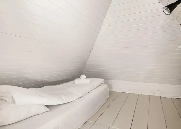 Dinbnb Homes I Idyllically Located 4-bedroom *