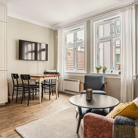 Dinbnb Homes I Idyllically Located 4-bedroom