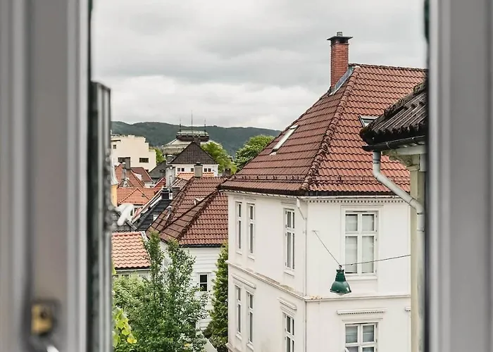 Dinbnb Homes I Idyllically Located 4-bedroom *