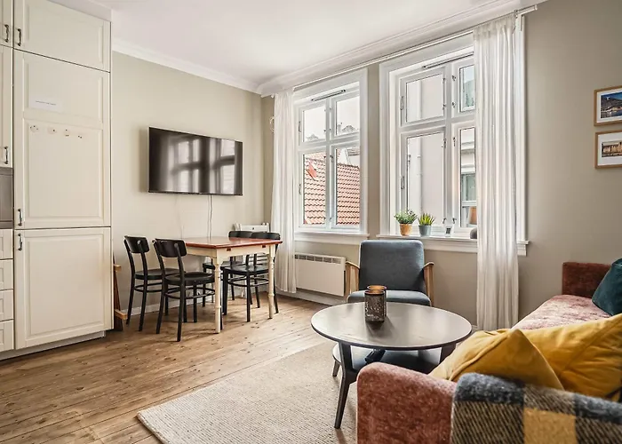 Dinbnb Homes I Idyllically Located 4-bedroom